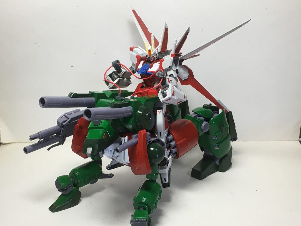 あうんの主人である霊夢の機体、博霊インパルスを搭乗させています。他のMSを乗せるっていうのをコンセプトに1/100のキットを用意しました。