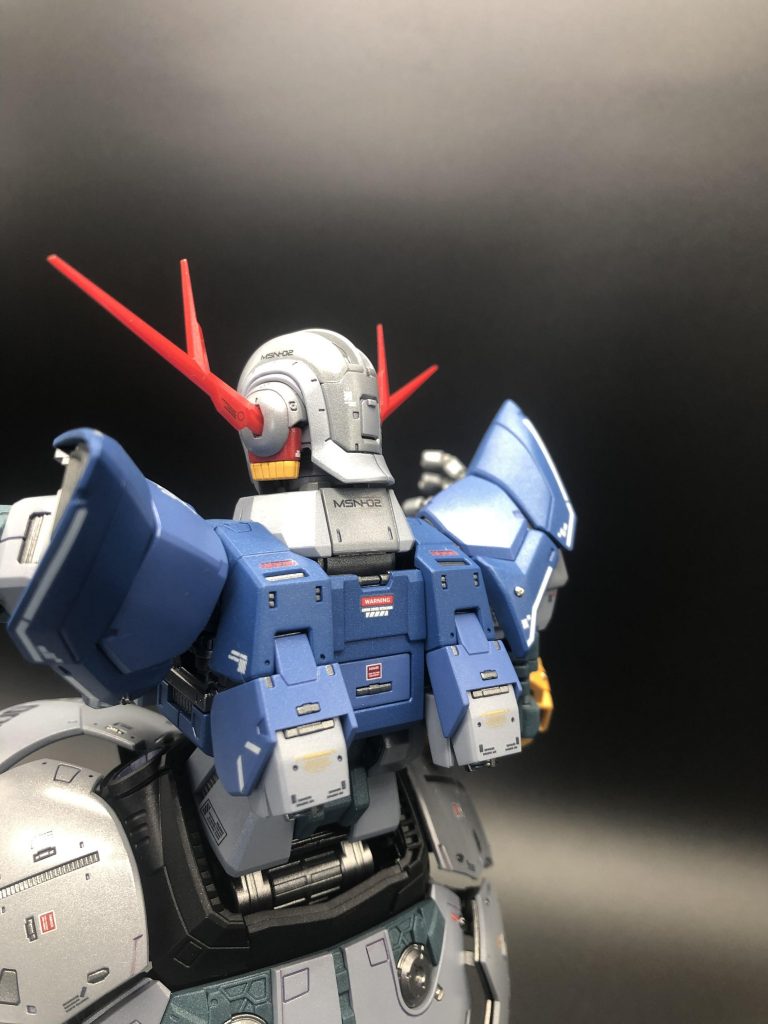 背面1  墨入れはエナメルのクリアブルーとクリアレッドを部品によって配合を変えて薄めて塗りました。(塗ってない部品あり)