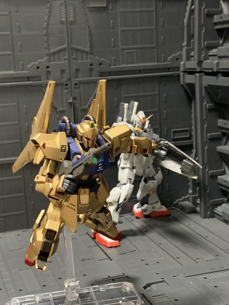 「カミーユ、君は援護を頼む！」「了解です！クワトロ大尉！」