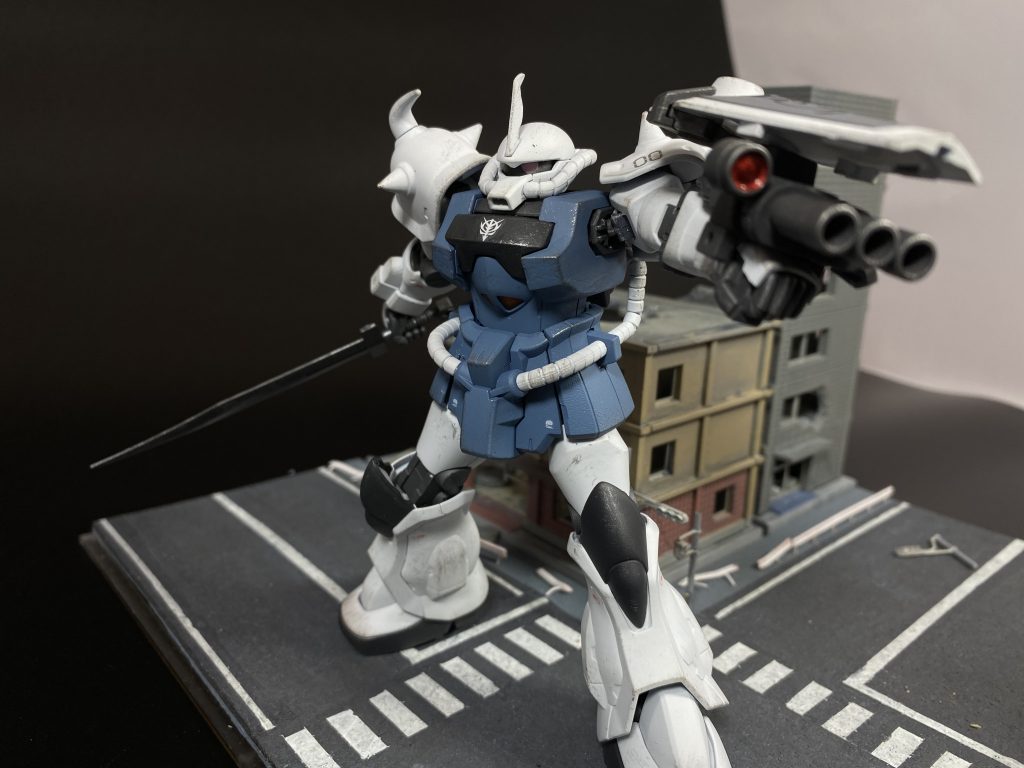 3連装35mmガトリング砲を構えて。