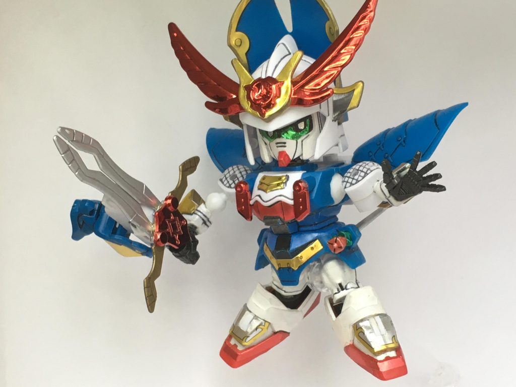 箱絵のポーズ。目は百均キラテープで流し目を作成。