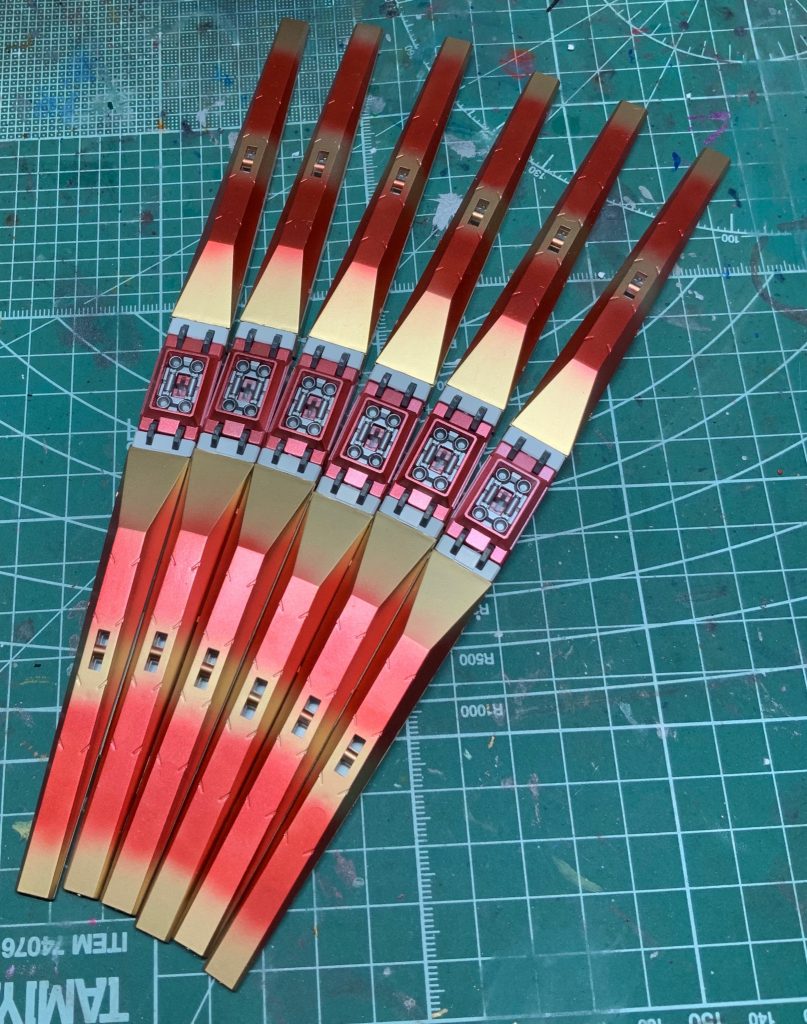 このファンネルは初めからデカール使わないつもりだったので…私、基本筆塗りなんですが友人にエアブラシを借りてグラデを初めてやってみました 一発勝負でしたが何とかなりました(-.-;)y-~~~少しズレてるのは許してくださいm(_ _)m