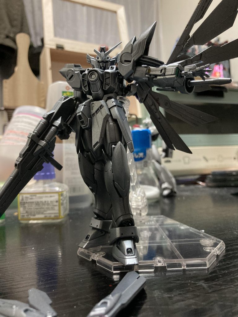 全体的にメカサフスーパーヘビィでサフ。この時ウイング側の基部がねじ切れたので泣きそうでした。