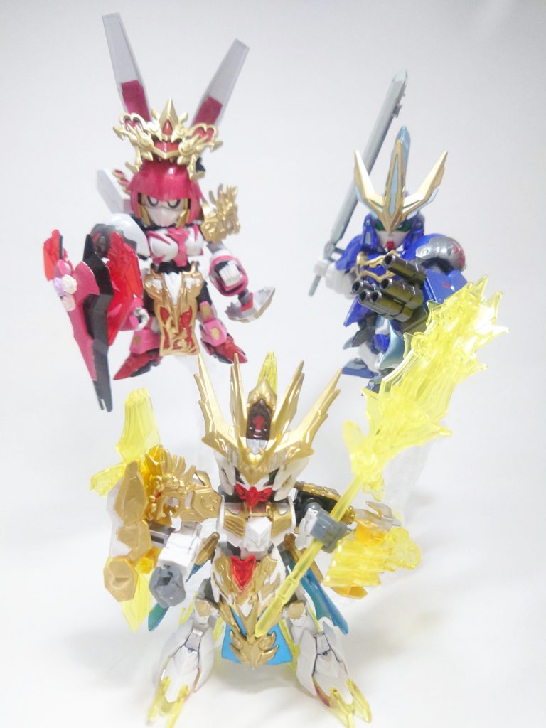 ウマできた!最後は馬超と龐徳の西涼組に集まっていただきました。本当ならこんな風に並ぶことはないんですが、そこは創傑伝ってことで。某無双などの創作物ではとかく「復讐に燃えるクールビューティー」というイメージが強烈につきまとうため、それをいかに払拭するかが今回一番注力した部分でした。今回の制作ではアクリル塗料の併用や、パテを使用しての隙間埋めも行い四苦八苦しましたが、同時に良い経験にもなりました。