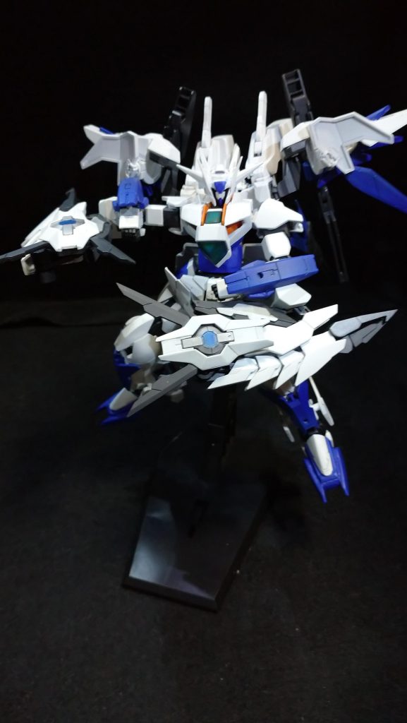 GNバトルシールド/GNドラゴンクロー両腕に搭載された特殊兵装。ガンダム形態時はシールドだが、タンク・キャノン形態時ではする。