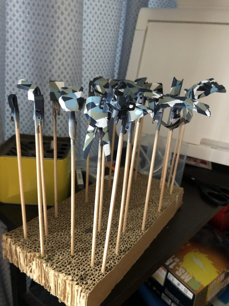 3層目クレオスつや消しホワイト＋4層目再度クレオスディープオーシャンブルー最後に面相筆にて微調整