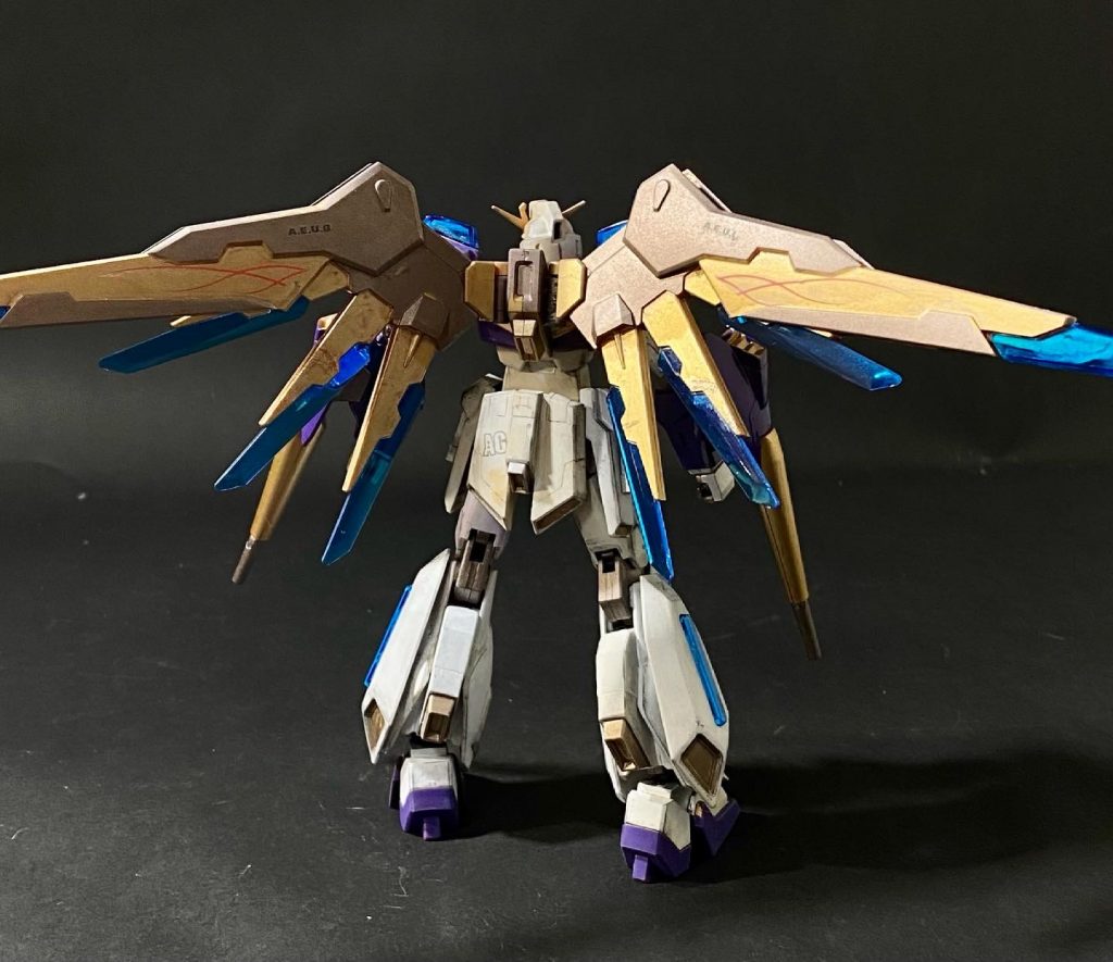 羽は金色と銅色で派手にしてみました。