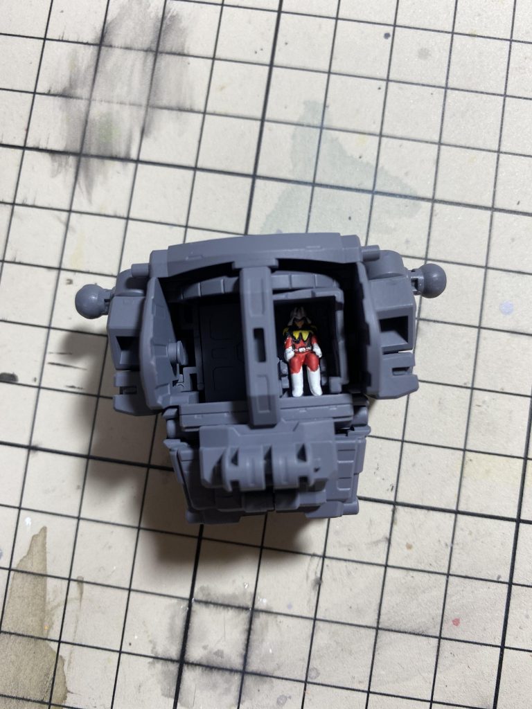 製作中の画像ですが、コックピットにも乗ってます!!