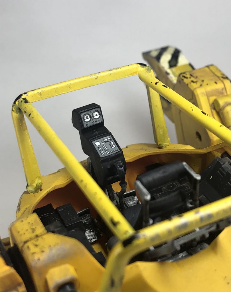 ワッパの操縦席のままなのでレバー1本ペダル2個の操作になってしまいましたザブングル並みの簡単操作です