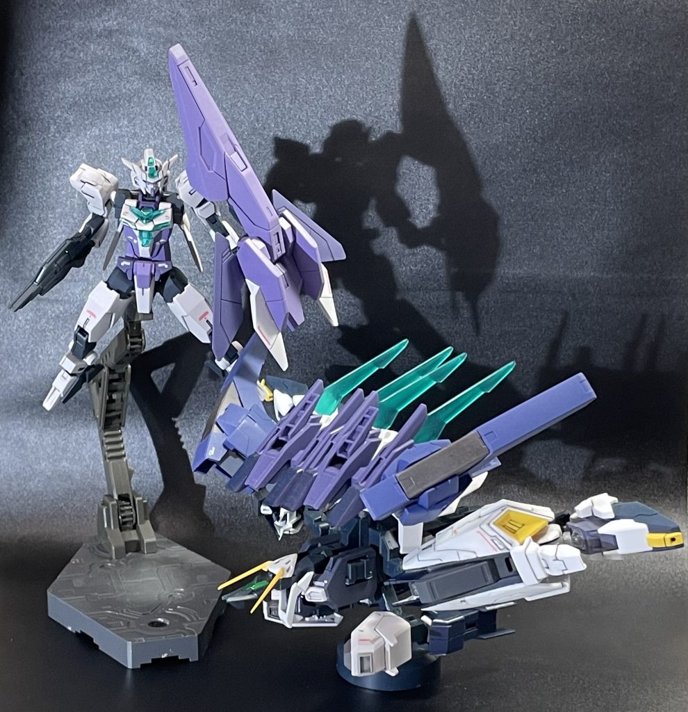 ライオットアーマーとして合体出来る様にしました。バックパックが大き過ぎるのでかなり不細工になってしまいました。