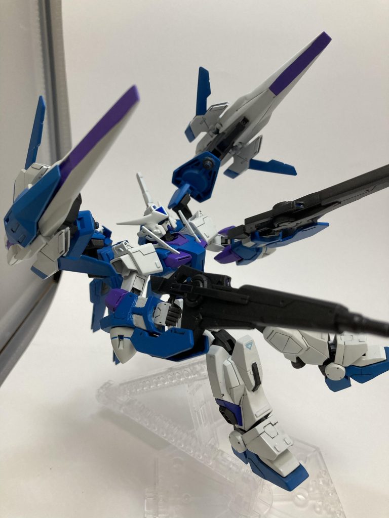 ラスグアガンダムライザーシステムオーライザーの翼だけをドッキングした姿。加速が安定し速度を上昇させるほか、オーライザーの武装も通常通りに撃つことができる。オーライザー本体が着いていないため「ライザーシステム」となった。この状態にするためには出撃前に翼をドッキングする必要があるため、オーライザーは出撃出来なくなる。恐らくやらない方が数的有利は取れる。