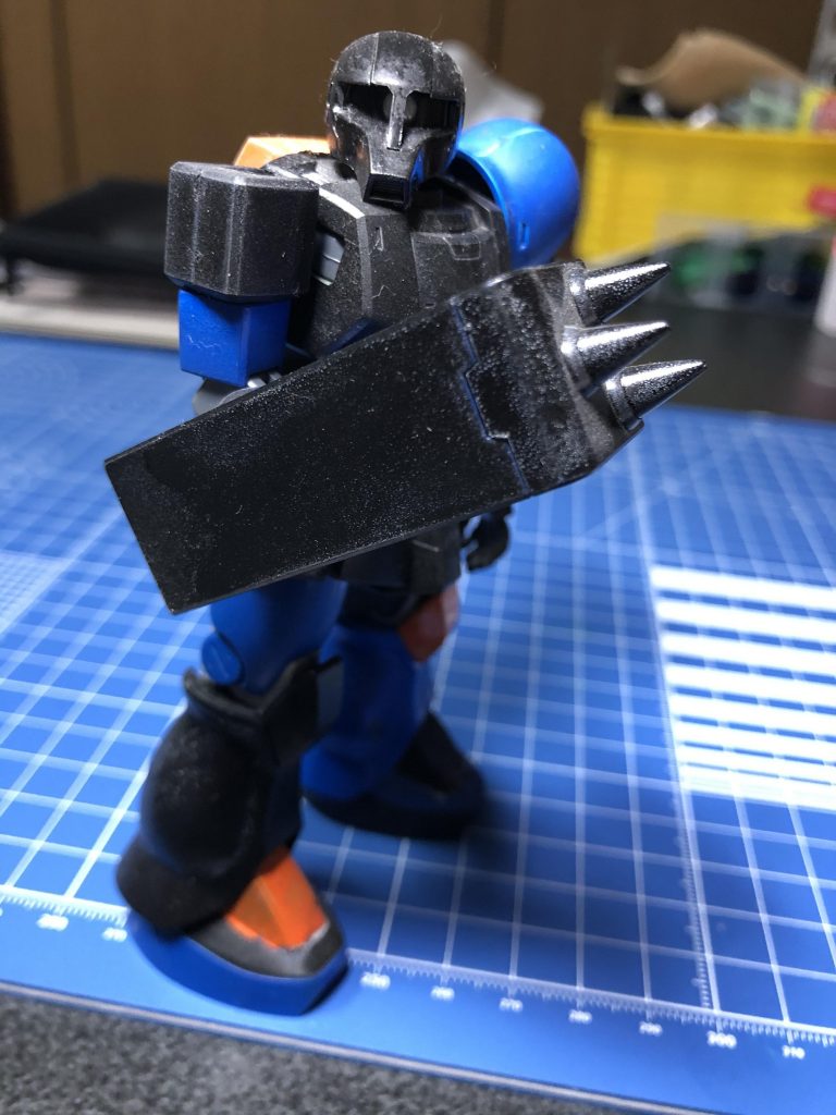 武装は無い方が個人的に好きなので、普段は何も持たせては無いですが、ショルダースパイク何とか(?)持たせてみました。