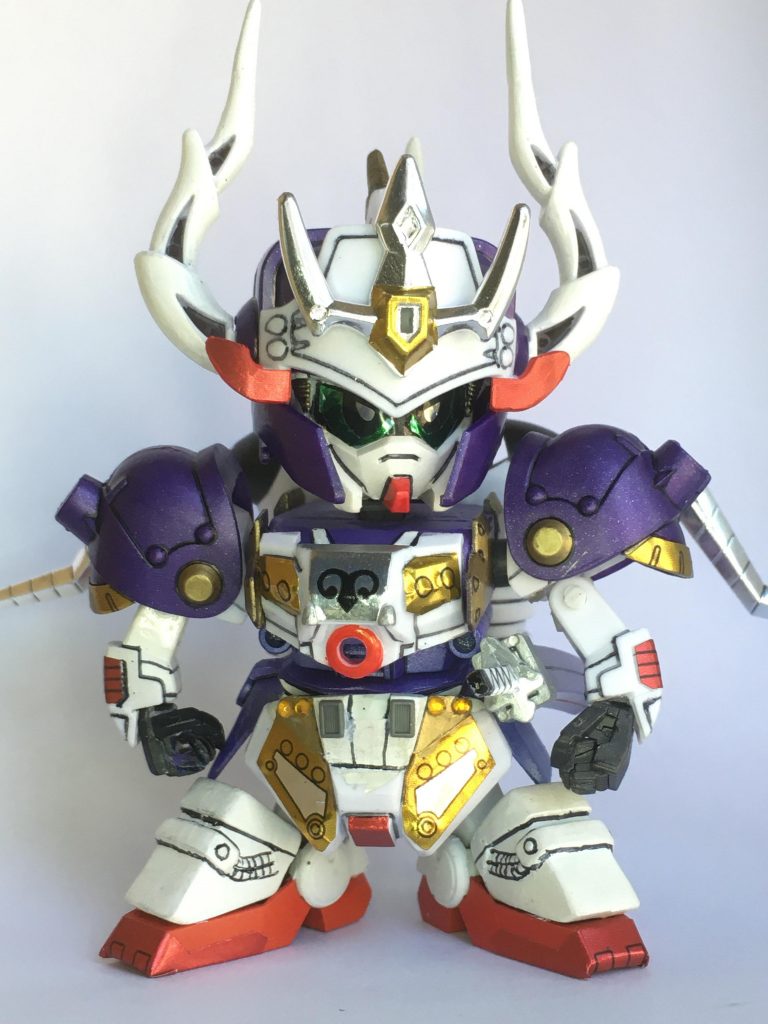 兜の角はパテで延長&シャープ化。胴体は馬超ブルーデスティニーの胴体に冒流刀の胴体を切り貼りして作成。足腿部はブルーデスティニーに冒流刀の足を上乗せ。マッシブになるようにしました。