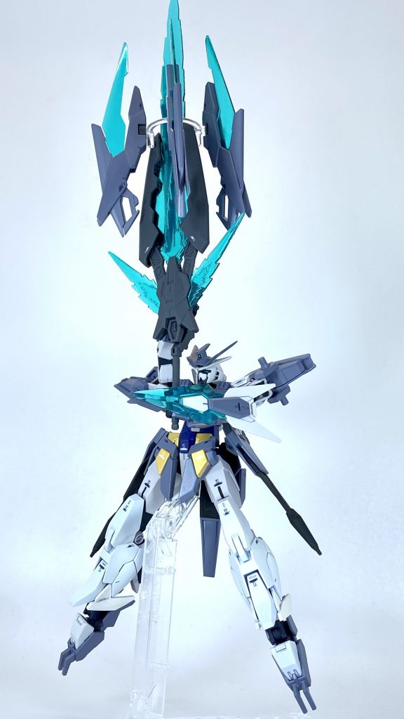 必殺技は本家と同様のEXカリバートライスラッシュブレイドとFファンネルを組み合わせて巨大な光の剣を形成する。