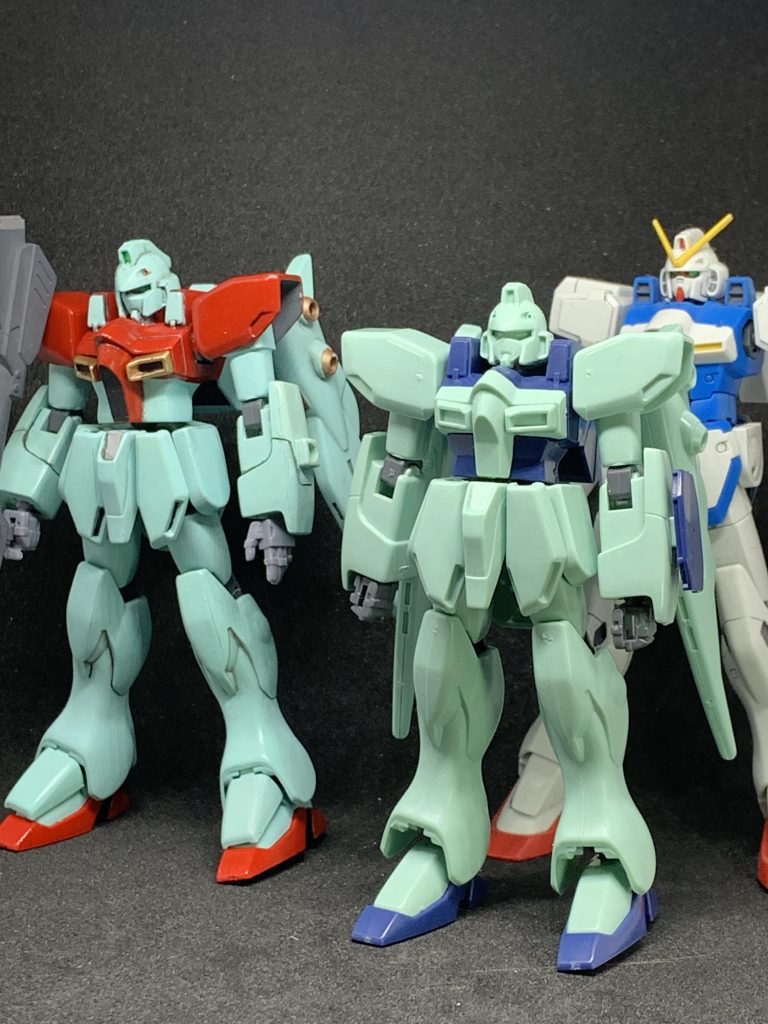素組み旧キット、HGUCVガンダムと。似てるけど似てない。随分全高は伸びたけれども、Vガンダムにはおいついていない。GガンダムといいVガンダムといい、オールガンダムプロジェクト系はちょっと身長盛りすぎてなぁい?