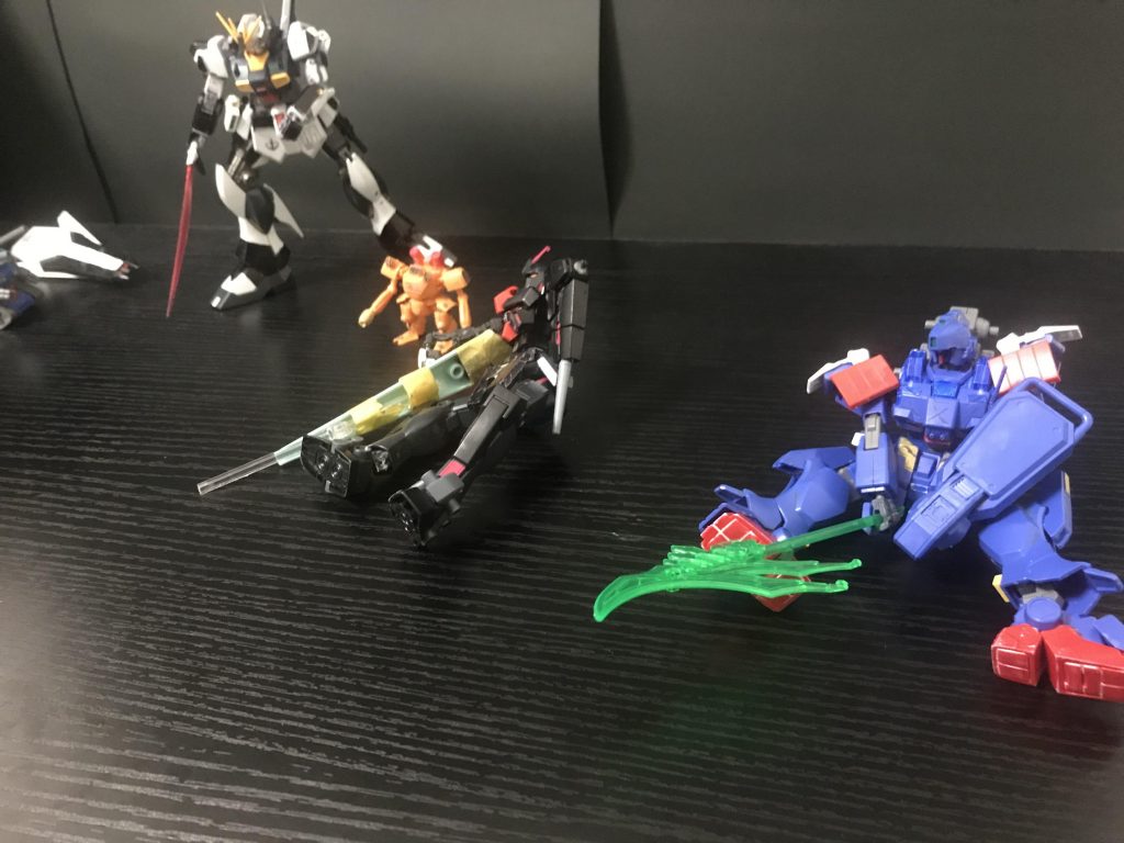 ストライキ「ふう、」νsガンダム「はあ…終わった…」ブラックセラフィム「いやーきつ」おーい!