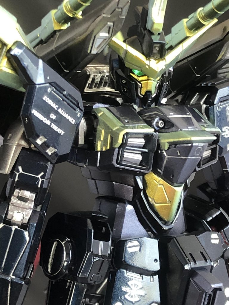 メインカラーはいただいたプリズムブルーブラック。かなり攪拌をして、混ぜてる液面に青い粒子が浮かんでくるのを確認しよう。攪拌が不十分だと綺麗なブルーブラックにならないらしい。