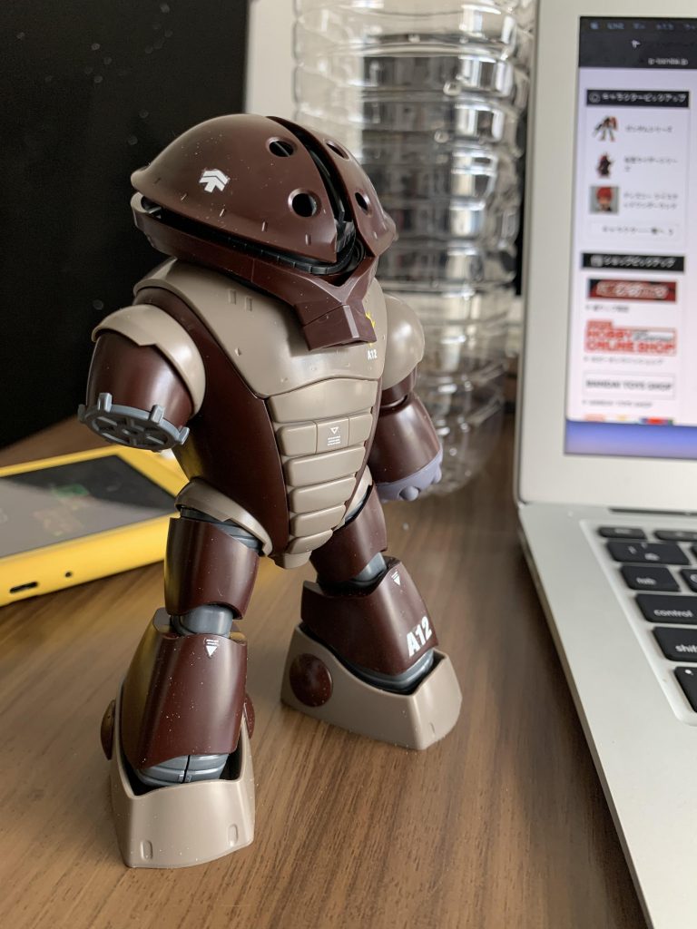 ゲート処理をして、デカールを貼った状態です。この状態でも十分かっこいいです。