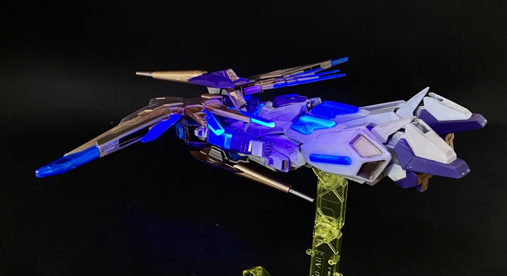 100均のブラックライトだから光量が足らないな😅足のサイドが光って無いね😅