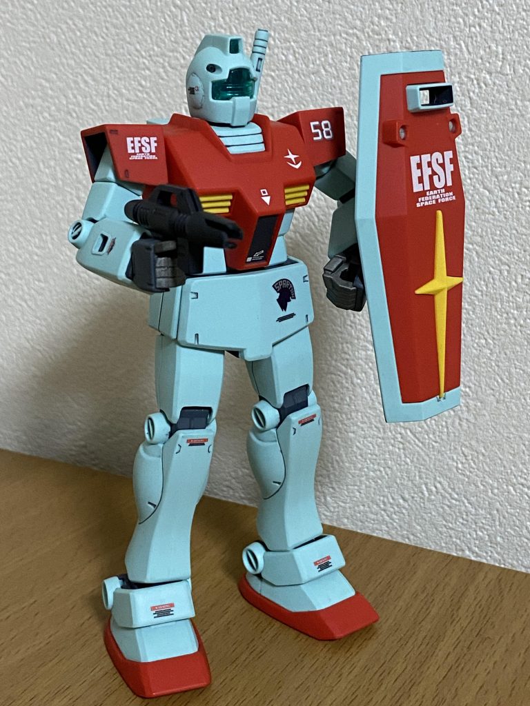 アクションポーズ　浮かばない。(汗覚えているのは、シャアに貫かれたシーンと、逆さまに張り付いてるシーンしか浮かばない。 