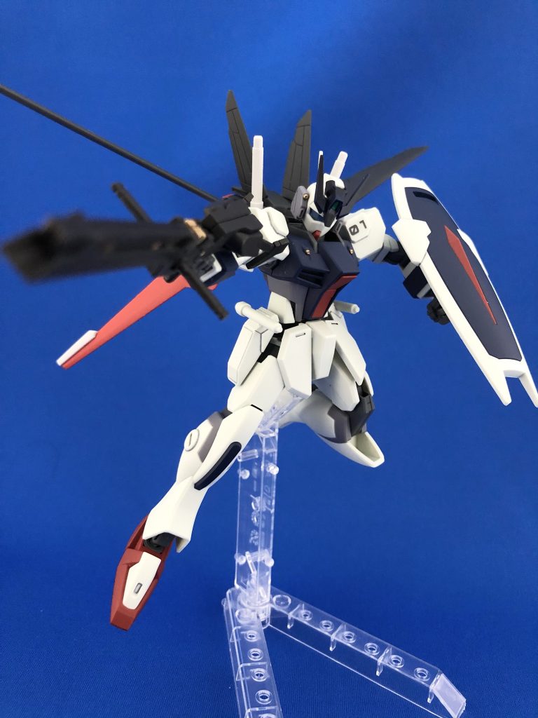 最後は種ポーズで締め!ダガーL、作りやすくてスタイル抜群可動も良しの良キットでした。ドッペルホルンが届いたら遠距離戦仕様の二番機も製作予定です。楽しみ!ご覧いただいた皆様、ありがとうございました!