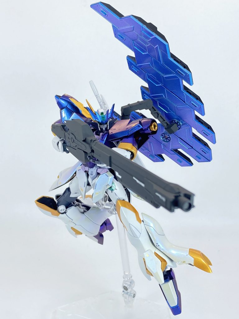 ミッションによっては追加バレルを装着することでロングライフルとしても運用可能。