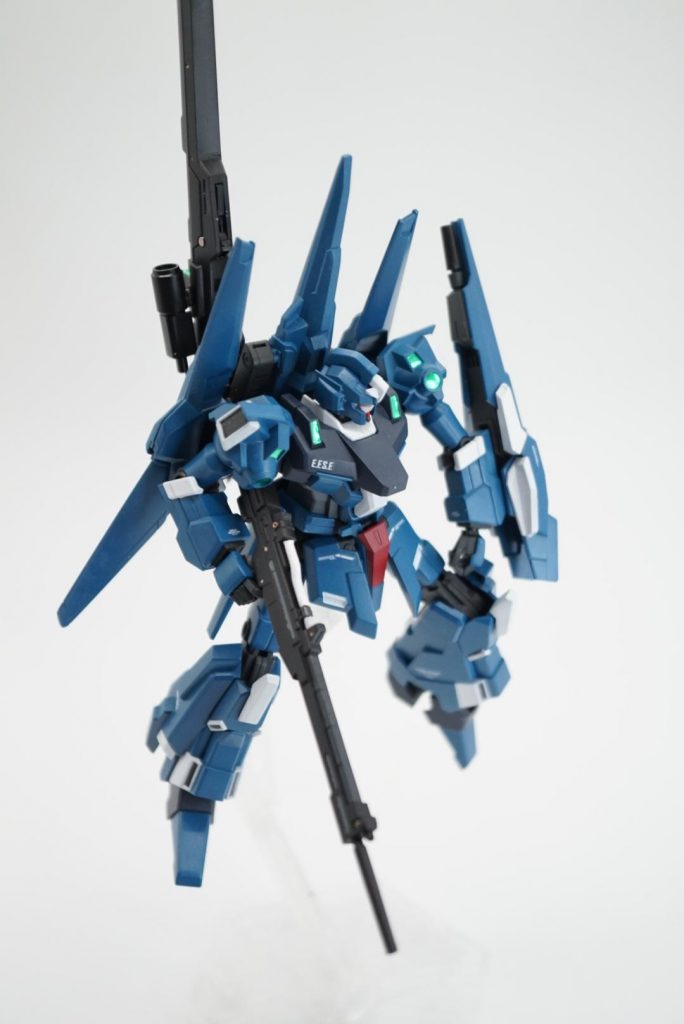 宇宙用MSはやはり浮いている感じが似合いますねこういうポーズの時左手どうすればいいのかぜんっぜんわかりませんでしたw