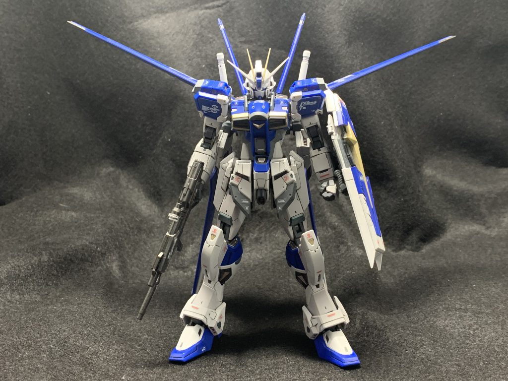 前面。赤の部分はコアスプレンダー以外から全て青に変更。黄色の部分もゴールドに変えています。水色の部分はグレーに変更しています。