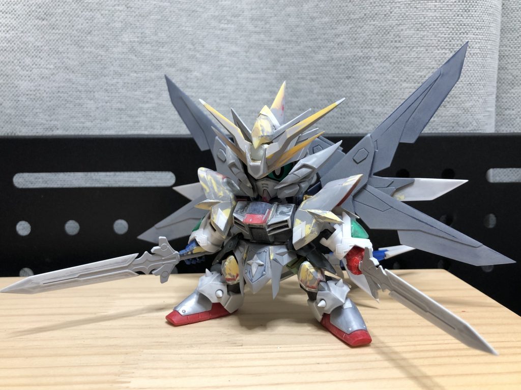 羽を付けると大分フリーダムらしくなりました。兜は若干スペリオルドラゴンの意匠を汲んでいます。