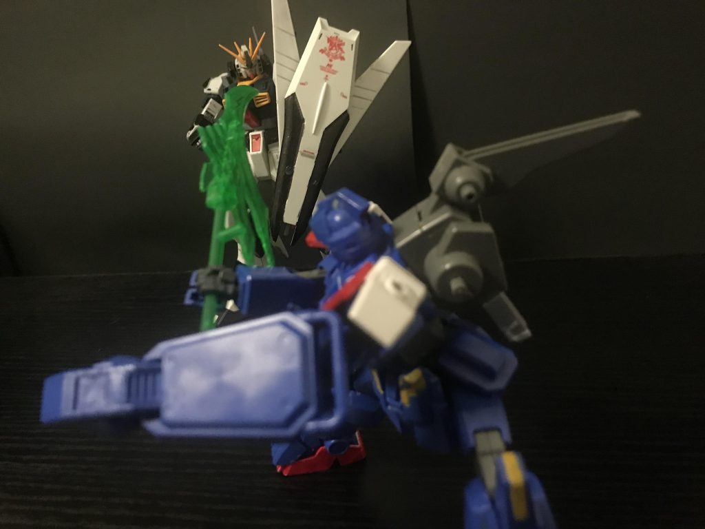 ???「誰だ!」νsガンダム「あ、ノット掲示板に、書いたり…」