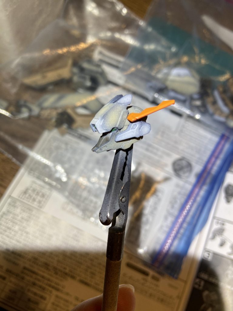 細かな塗り分けが大変でした、付属のデカールを使うと浮いてしまうので頑張って塗装しました!