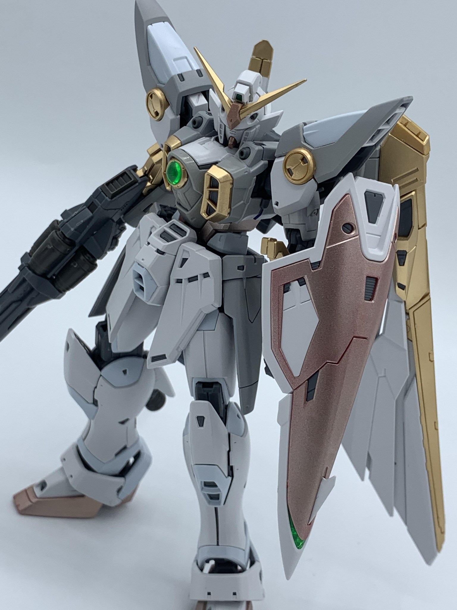 RGウイングガンダム スノーホワイト風｜霜月紫さんのガンプラ作品