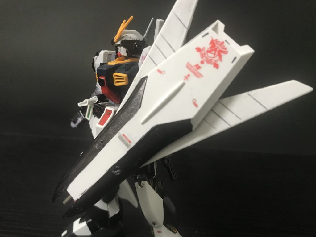 緑森へ…GO、νsガンダムはここから10キロはある緑森へ歩いて向かった、道中、ある旅人にあったのだが、それはまた別のお話…生い茂る草花も兵器に…ゴホンゴホン!生い茂る草花を乗り越えて向かった先には小さな村があった。