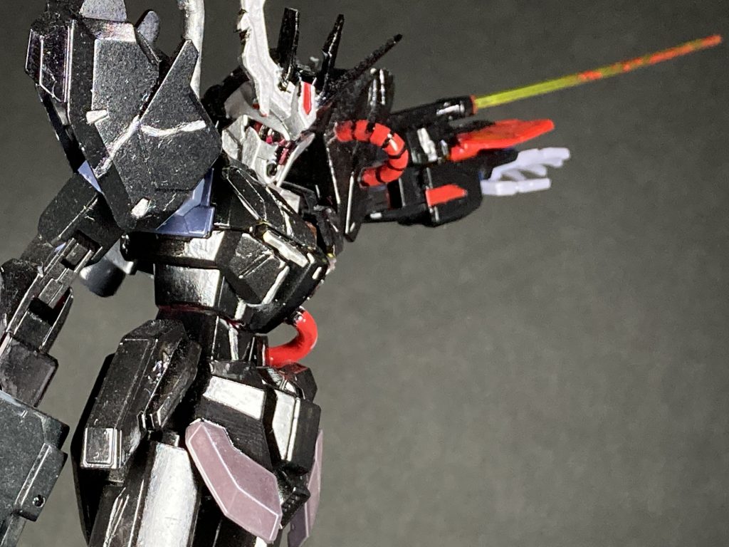 左腕武装、ビームサーベル。腕部に直接装着されており出力は並。真っ向勝負ではなく不意打ちで使用する事をメインとしている。