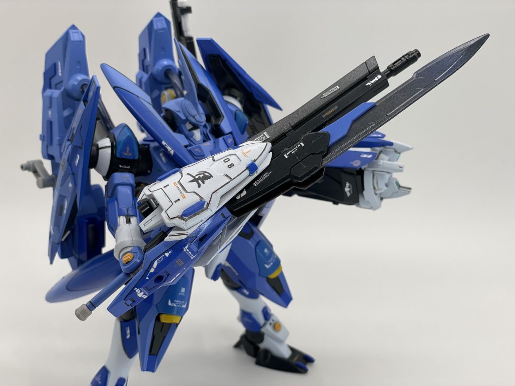 メインに武器はモンハンのガンランス風なスラッシュバスターハヤブサ屋カスタム!!ロングバレルかなアストレアのプロトソードでミキシング!!刀身は黒とメタリックマーカーで鈍色な感じに仕上げております( ¯▽¯ )