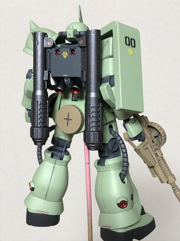 ロケット・ブースター（的なもの）は大きすぎる感じもしますが、あの高さまでザクを持ち上げるのですから、これくらいあっても良いハズです(^^;;