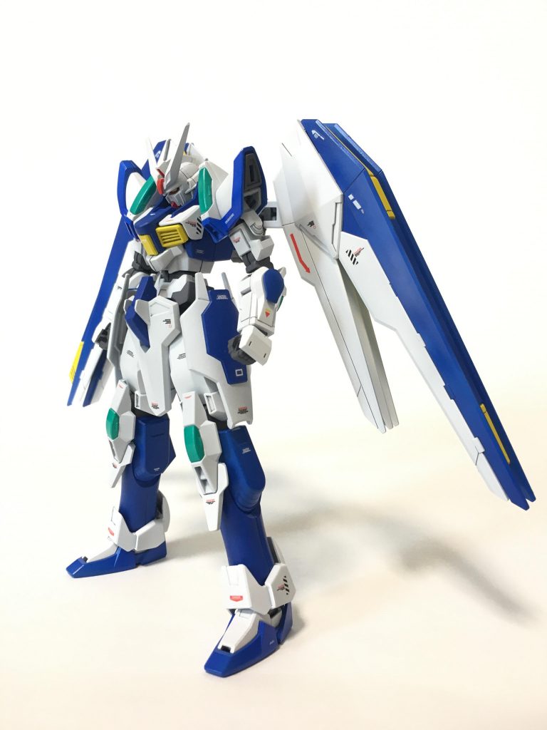 製作にはディナイアルガンダム(本体)、フリーダムガンダム(羽根)をメインで使用しました。その他部分的にビルドバーニングガンダム(前腕部)、ストライクガンダム(足首から下)、ブリッツガンダム(頭部アンテナ)、インパルスランシエ(頭部、シールド)を使用しました。