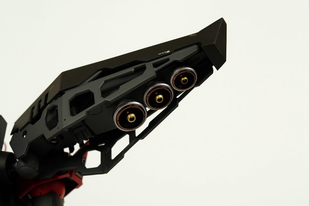 最大の見せ場はバインダーだと思います。スラスターも自作。