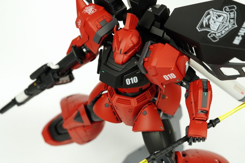 胸周りも大きく形状変更しています。