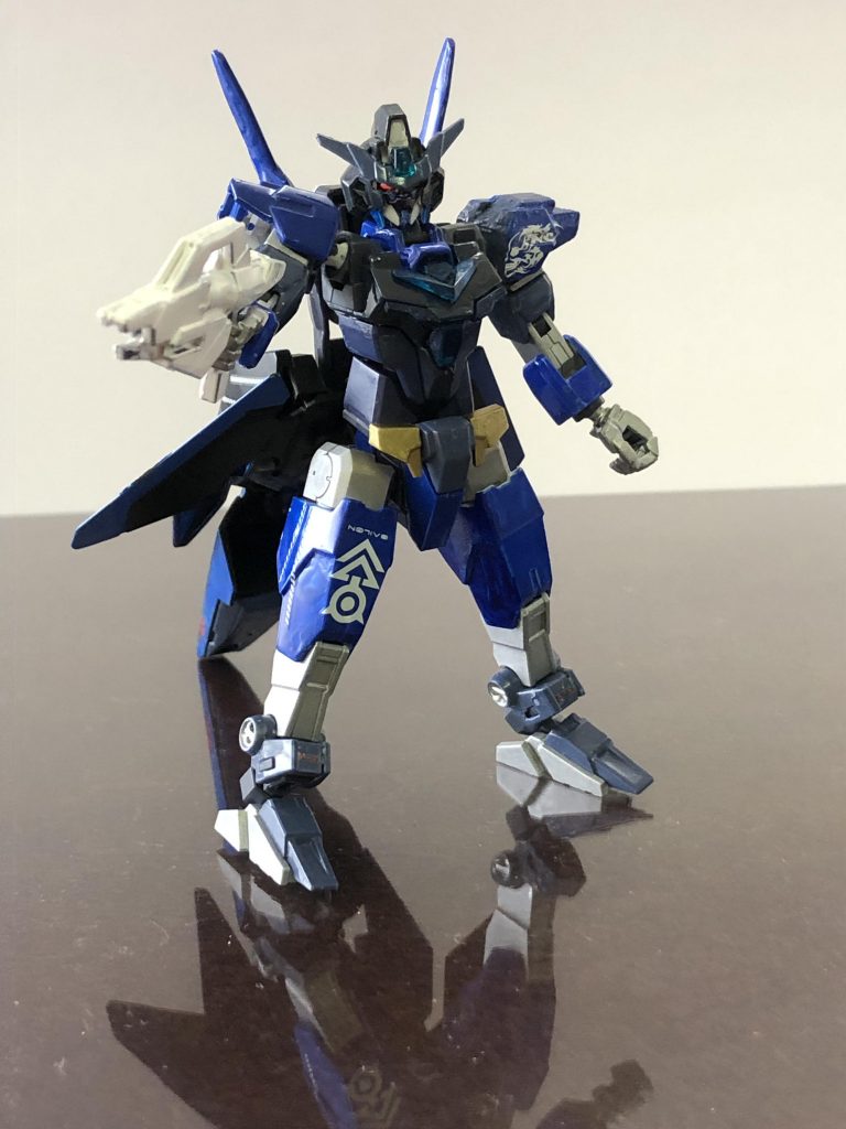 コアガンダム・ブルームーン……コアガンダムを青い月に見立てた自分専用のコアガンダムです。コアガンダム自体の機動性を活かした戦闘スタイルで戦い、状況に応じて専用のアーマーに切り替えます。アーマーは現在、基本形態しか出来ていませんが今後、特殊任務遂行型、水中氷雪地帯特化型、地上近接特化型と製作して行きます。