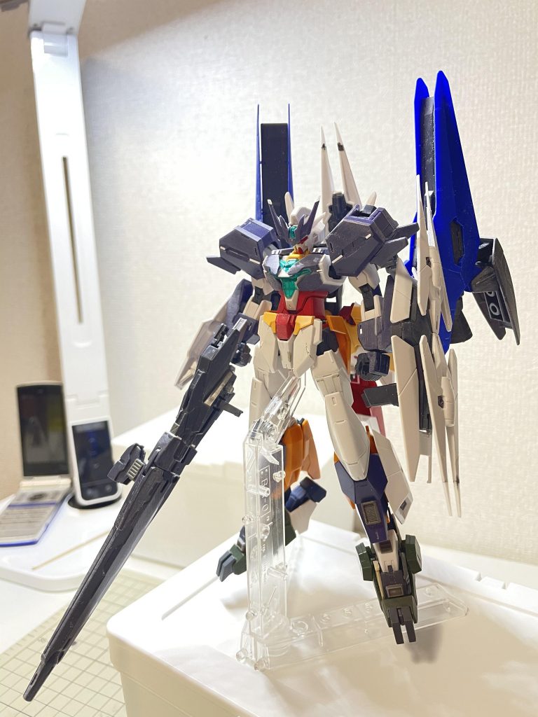 テルティウムユニット取り付けのためにビルドシリーズのジョイントを使用、足はオリジナルでユーラヴェンをベースにケルディムガンダムとのミキシングです。