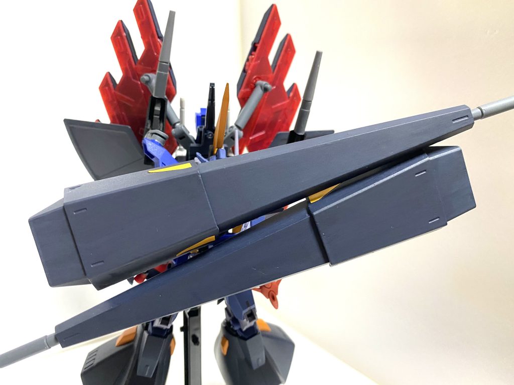 ギャプラン　脚部、腕部ムーバブル・シールド・バインダー(+内蔵ビームライフル)時に攻撃、時に防御、時に推進に使用できる多目的兵装。