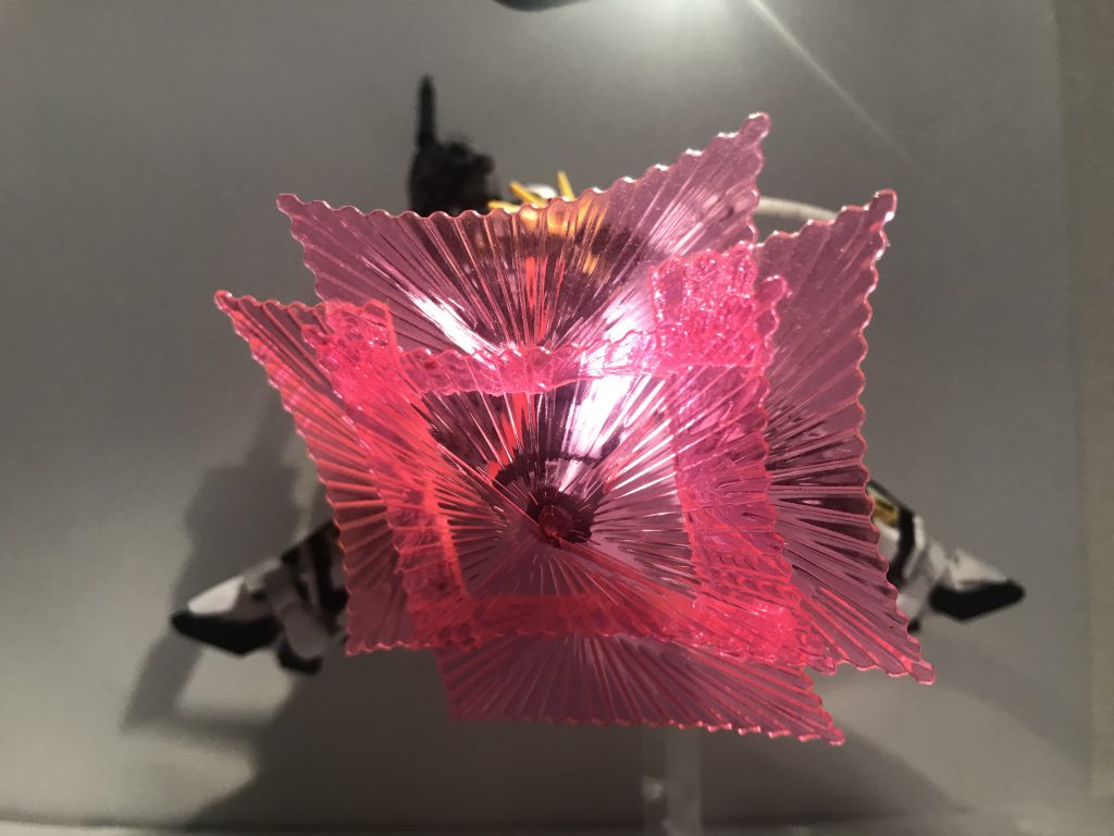 テイクオフー！（いや飽きた）ということでこのようにシールドとしても　使えます！いや子供の遊び！でもなんかロマンがありません？傘で戦うって言う（ロマンが例レベル）