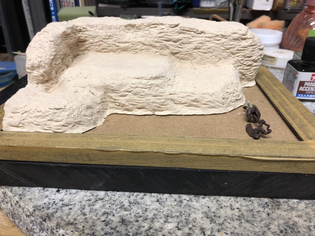 親指の爪とアルミホイルでなんとなく岩に見える様に苦戦しながらの製作