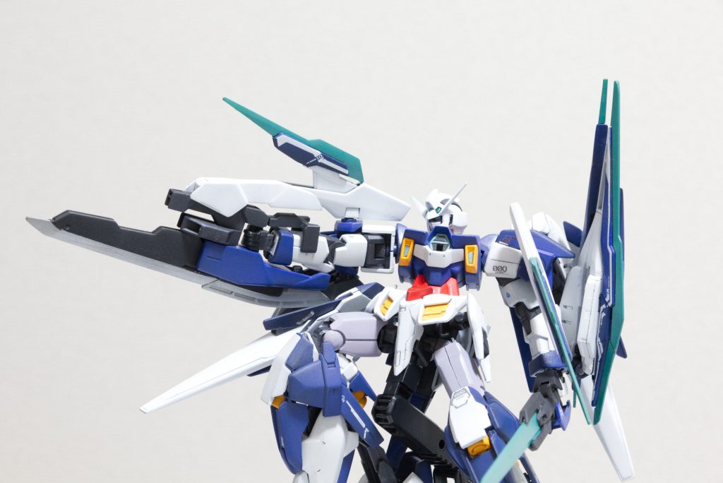 接近戦へと持ち込むためのGNバーニアとGNソードⅢ’による効果力の一撃により一撃離脱を行い戦場を攪乱することが可能となっている。