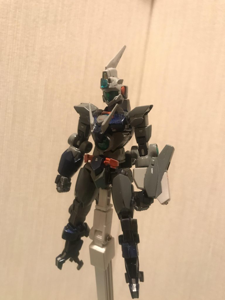 アルスコアガンダムの改造機です。作ってる途中で頭と左腕を紛失してしまい、急遽GNアーチャーの頭部とコアガンダムをくっつけました。左腕はハイニューブレイブの左腕を加工しました。名前はGNコアアルテミスです。コアガンダムにGNドライブを搭載することにより通常サイズのMSより機動力、スピードが増してると言う脳内設定。胸部のクラビカルアンテナにてGN粒子をコントロールが可能。頭部の一枚羽はセンサーアンテナで、広範囲の情報収集に役立ちます。武装はコアスプレーガンとビームサーベル2本、左腕のビームサーベルのみ。