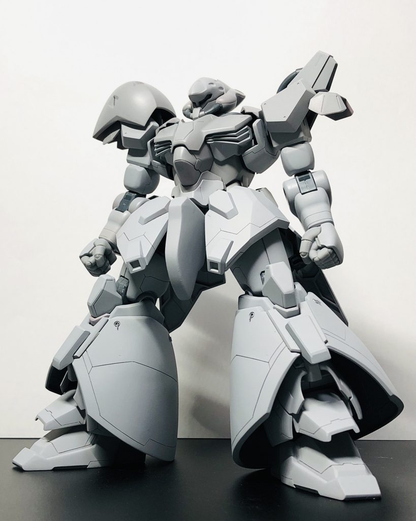 サフ状態。ディテールはデカールワークを意識してその空間をあえて開けるようにしています。こうすることで最後ごちゃごちゃしません😅