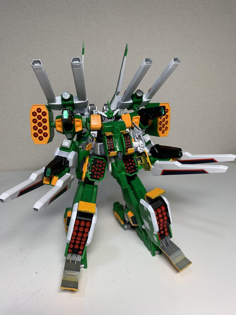 フルバースト！全火力を前面に集中し、敵を圧倒し殲滅する。ミサイルハッチ内のミサイルを塗装して良かったと思う一枚です。