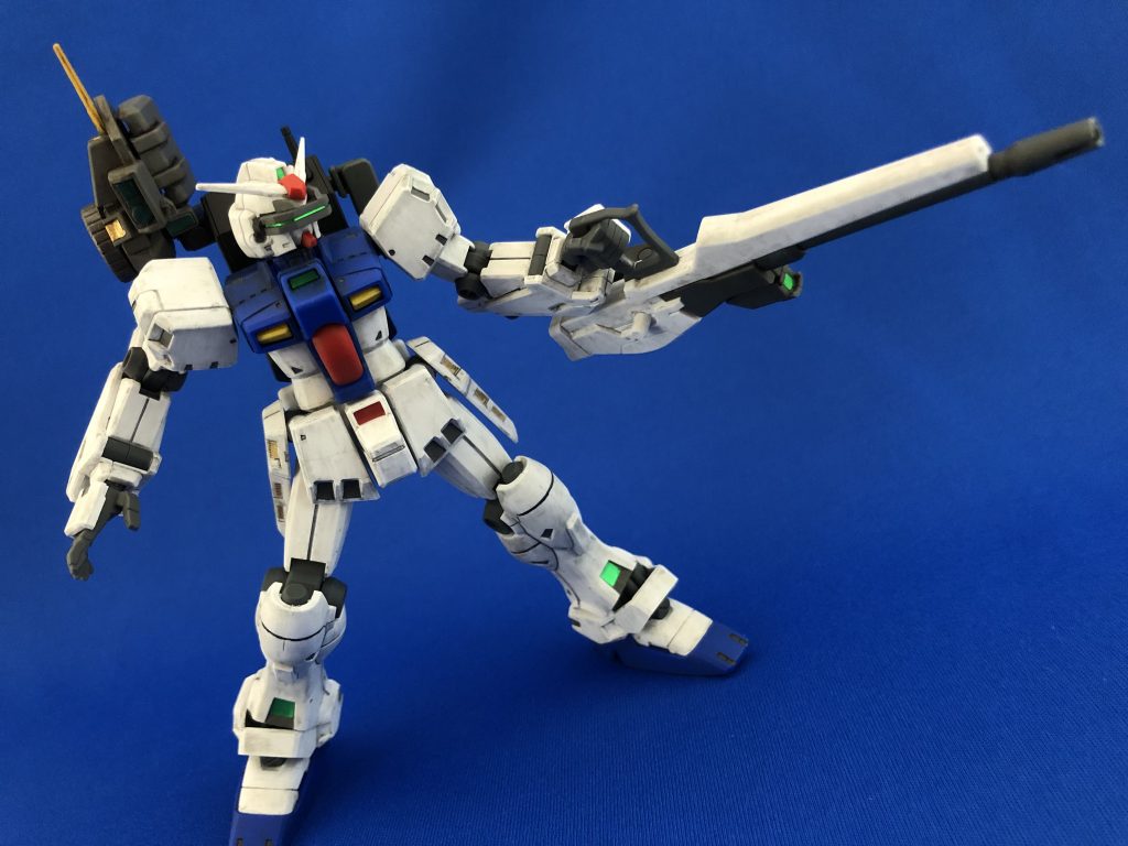 スナイパーライフルは逆手持ち。バックパック接続式になっています。ライフルはポータントのスマッシュライフルをそのまま貰い受けました。