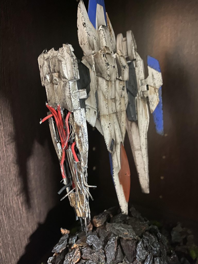 針金、エーモンの配線など使ってます。